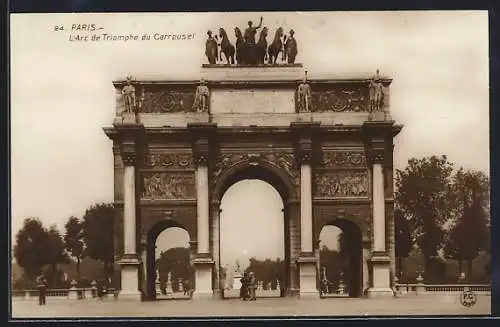 AK Paris, Arc de Triomphe du Carrousel, Platz mit Passanten