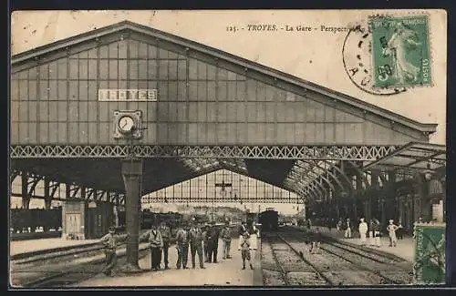 AK Troyes, La Gare, Bahnhof