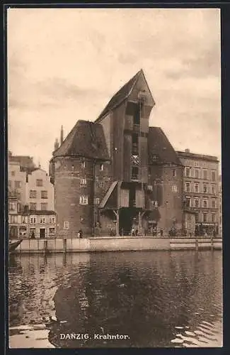 AK Danzig / Gdansk, Promenade am Krantor