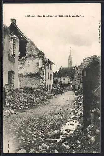 AK Thann, la rue de l`Etang en ruines et la flèche de la Cathédrale au loin