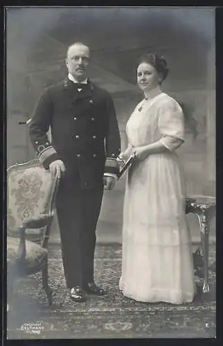 AK Portrait Königin Wilhelmina von den Niederlanden und Gatte in Uniformn