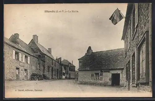 AK Iffendic, La Mairie avec drapeau flottant dans la rue principale