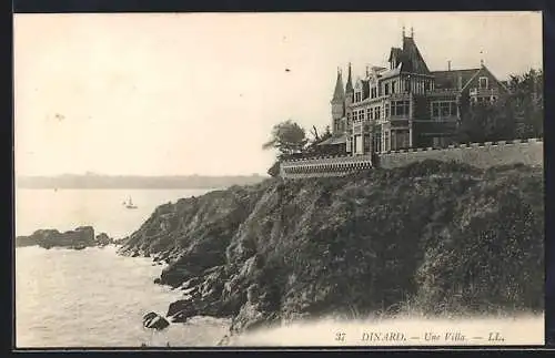 AK Dinard, Une Villa sur la falaise avec vue sur la mer