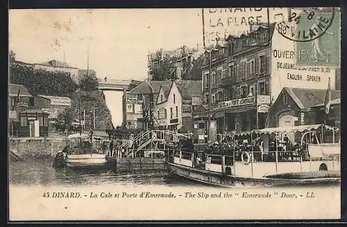 AK Dinard, La Cale et Porte d`Émeraude avec bateaux et quai animé