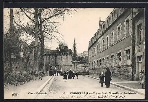 AK Fougères, École Notre-Dame des Marais et rue animée