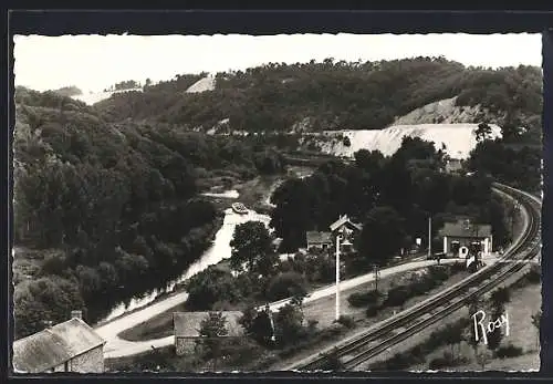 AK Le Boel, Vue du paysage avec rivière et voies ferrées à Le Boël