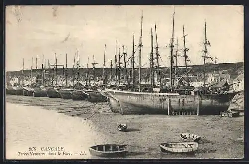 AK Cancale, Terre-Neuviers dans le port