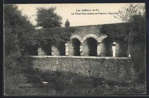 AK Liffré, Le Vieux Pont romain de Chevré, Vue d`été