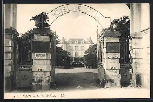 AK Dinard, L`Hôtel-de-Ville et son entrée majestueuse