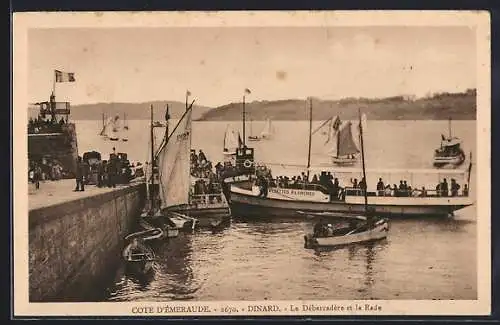 AK Dinard, Le Débarcadère et la Rade avec bateaux et foule animée