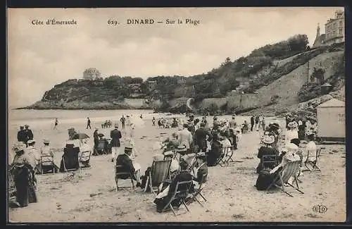 AK Dinard, Sur la plage avec vue sur la Côte d`Émeraude