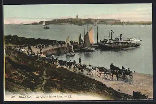 AK Dinard, La Cale à Marée basse, avec bateaux et calèches en bord de mer