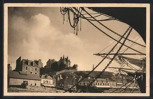 AK Cancale, Vue sur la Ville Haute et le port avec voiliers