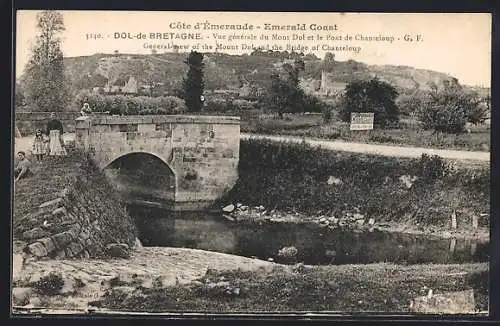 AK Dol-de-Bretagne, Vue générale du Mont Dol et le Pont de Chanceloup