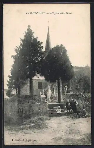 AK La Baussaine, L`Église côté Nord et groupe de personnes devant l`entrée