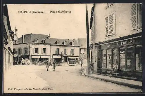 AK Neuvic, Place Gambetta avec commerces et passants