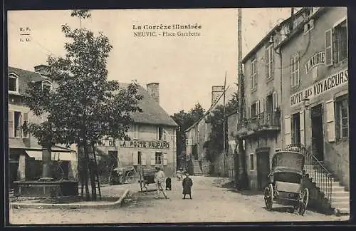 AK Neuvic, Place Gambetta avec hôtel et charrette en rue animée