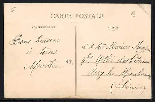 AK Combressol, La chapelle entourée d`arbres et promeneurs