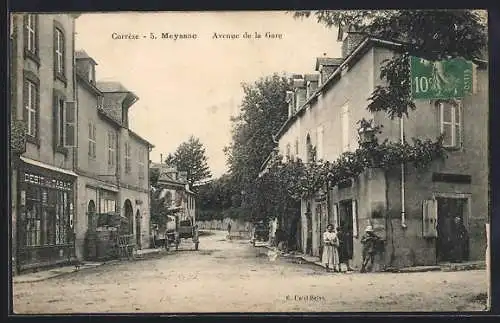 AK Meyssac, Avenue de la Gare avec commerces et passants