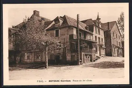 AK Meyssac, Place du Jet d`eau