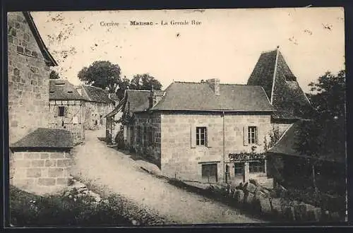 AK Mansac, La Grande Rue avec maisons en pierre et toits pentus