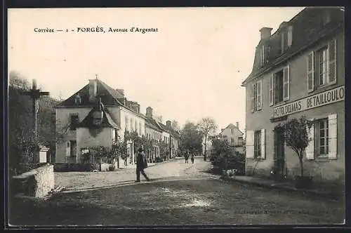 AK Forgès, Avenue d`Argentat avec hôtel et passants