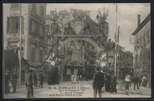 AK Brive, Arc de Triomphe décoré pour la visite de M. R. Poincaré en septembre 1913