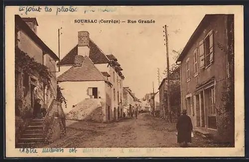 AK Soursac, Rue Grande avec maisons traditionnelles et passants