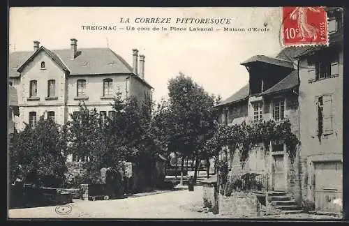 AK Treignac, Un coin de la Place Lakanal, Maison d`École