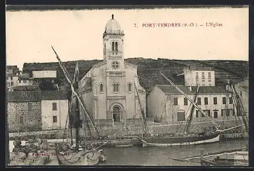 AK Port-Vendres, L`Église et bateaux au port