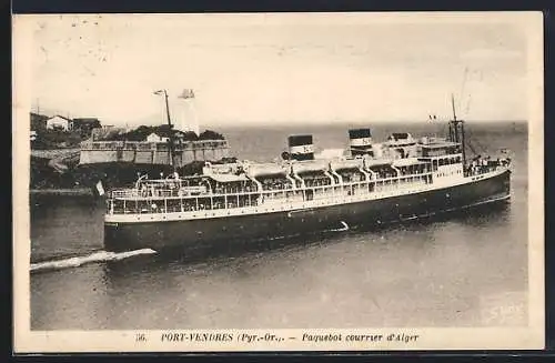 AK Port-Vendres, Paquebot courrier d`Alger naviguant près de la côte