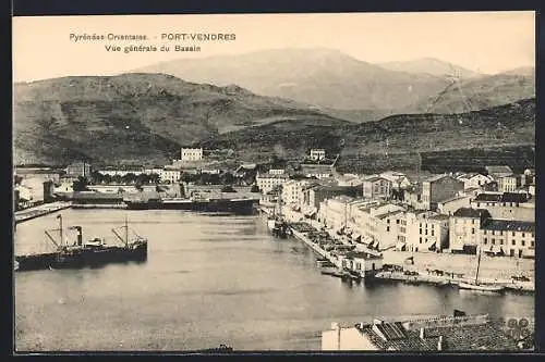 AK Port-Vendres, Vue générale du Bassin avec navire amarré