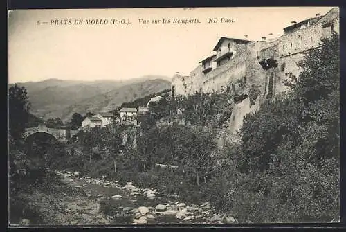 AK Prats de Molló, Vue sur les Remparts et le paysage environnant