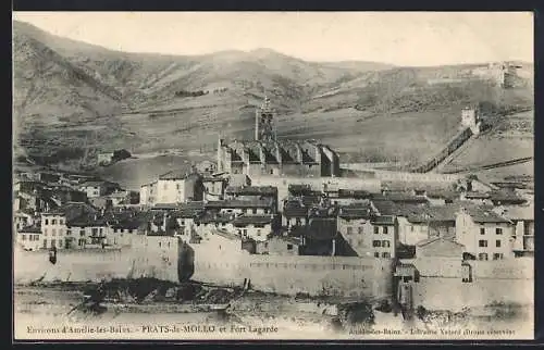 AK Prats-de-Mollo, Vue sur le village et Fort Lagarde dans les montagnes environnantes