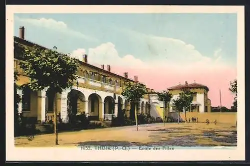 AK Thuir, École des Filles et cour spacieuse