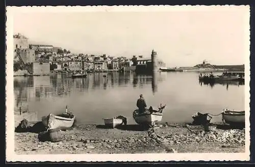 AK Collioure, L`église St-Vincent et la baie avec bateaux