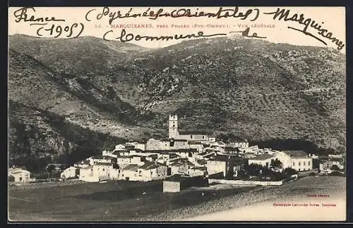 AK Marquixanes, Vue générale du village entouré de montagnes