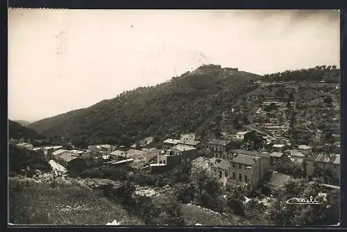 AK Le Perthus, Vue générale du village et des collines environnantes