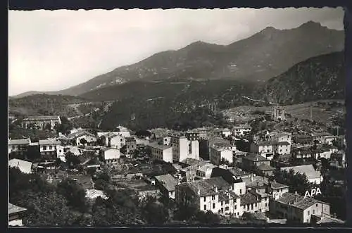 AK Le Perthus, Vue générale du village à la frontière franco-espagnole