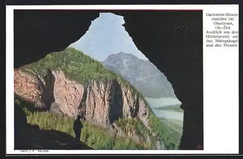 AK Obertraum, Dachstein-Rieseneishöhle-Ausblick aus den Höhlenportal auf den Mittagskogel und den Plassen