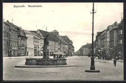 AK Bayreuth, Maxstrasse mit Brunnen