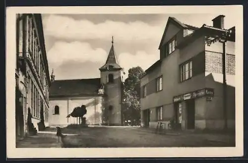 AK Týnec nad Labem, Strassenpartie mit Kirche