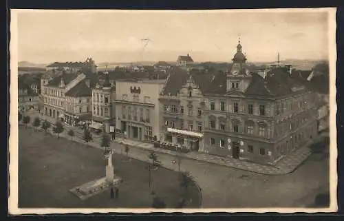 AK Benesov, Strassenpartie mit Denkmal