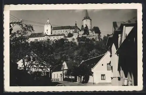 AK Krivoklat / Pürglitz, Teilansicht mit Schloss im Hintergrund