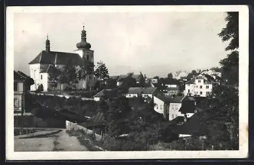 AK Mnichovo Hradiste, Strassenpartie mit Kirche