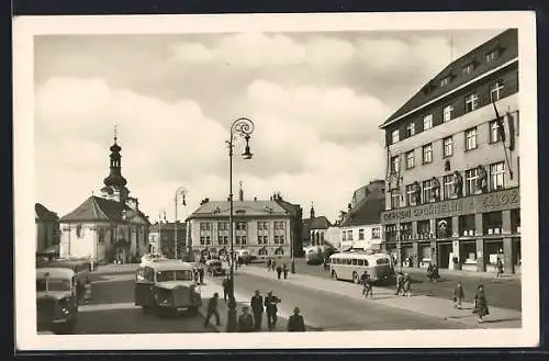 AK Mladá Boleslav, Strassenpartie mit Geschäften