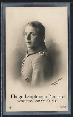 AK Porträtbild von Fliegerhauptmann Boelcke in Uniform, verunglückt 28.10.1916