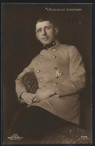 Foto-AK Sanke Nr. 7719: Oberleutnant Max Immelmann in Uniform mit Eisernem Kreuz, lächelnd