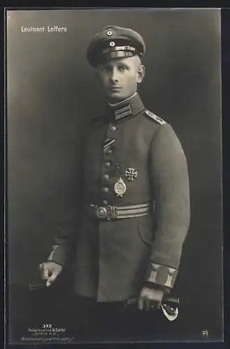 Foto-AK Sanke Nr. 372: Leutnant Leffers in Uniform mit Flugzeugführerabzeichen und EK I