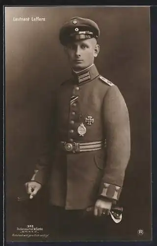 Foto-AK Sanke Nr. 372: Kampfflieger Leutnant Gustav Leffers in Uniform mit EIsernem Kreuz